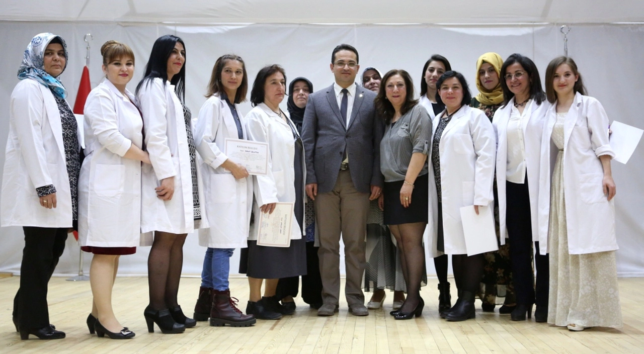 BORNOVA'DA KADINLARA İŞ GARANTİLİ KURS