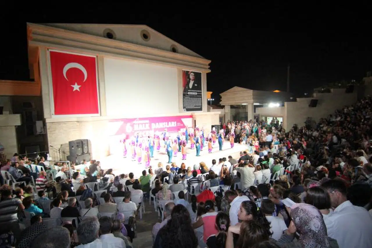 SAHNE HALK DANSLARI ÖĞRENCİLERİNİN