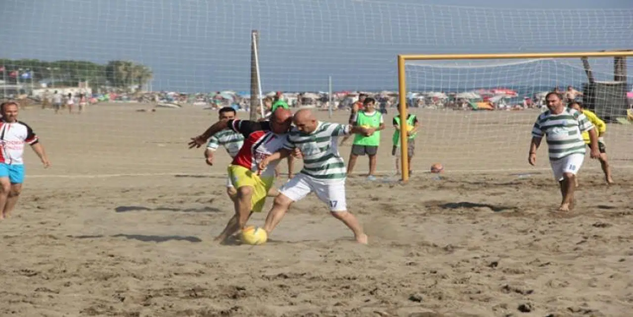 GÜMÜLDÜR PLAJ FUTBOLU TURNUVASI SONA ERDİ