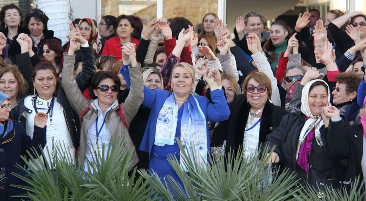 DÜNYA YERİNDEN OYNAR KADINLAR ÖZGÜR OLSA