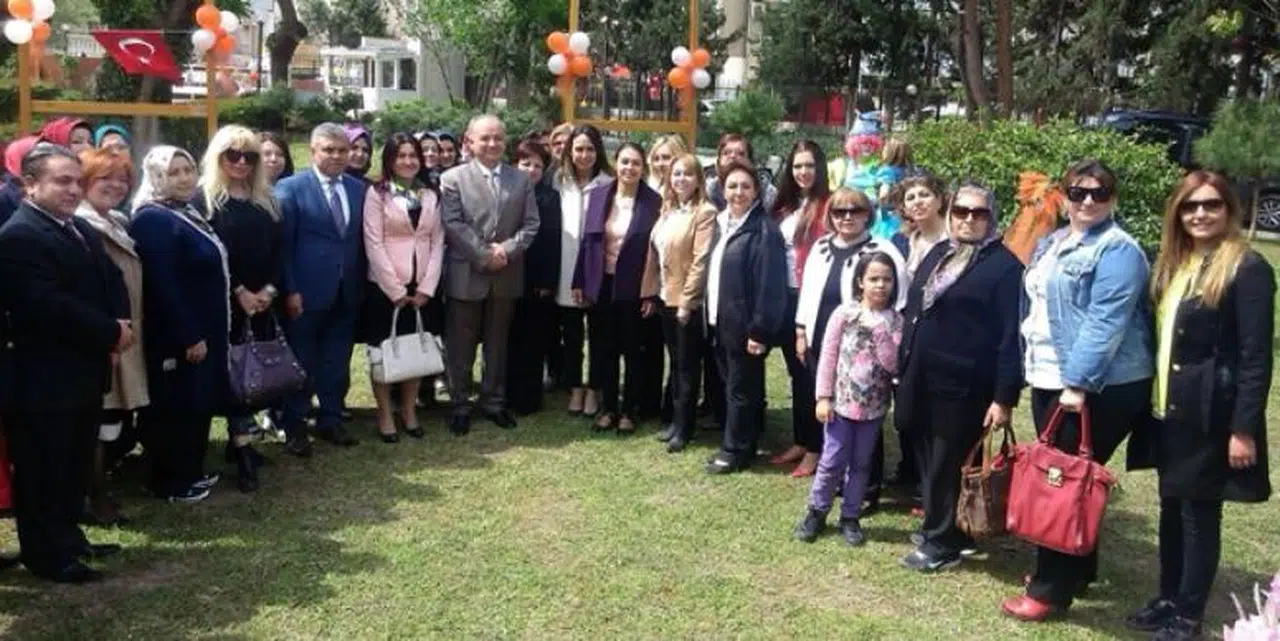 AK KADINLARDAN 23 NİSAN ŞENLİĞİ