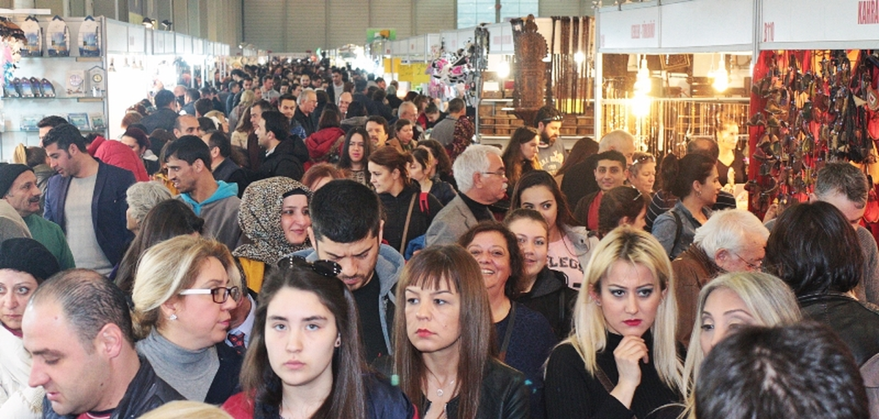 İNDİRİMLİ HEDİYELİKLERE KOŞUYORLAR