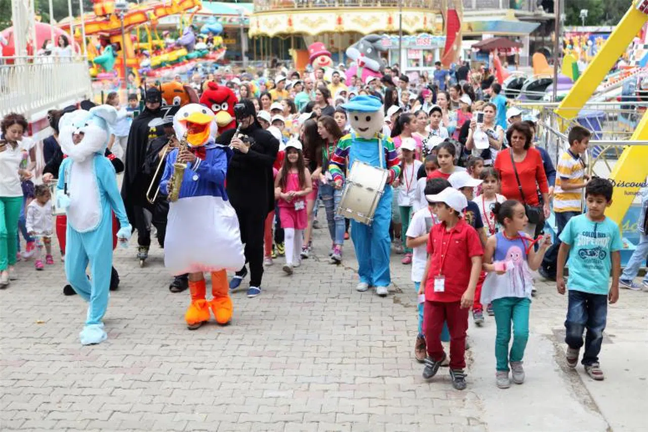 BORNOVALI ÇOCUKLARIN LUNAPARK KEYFİ