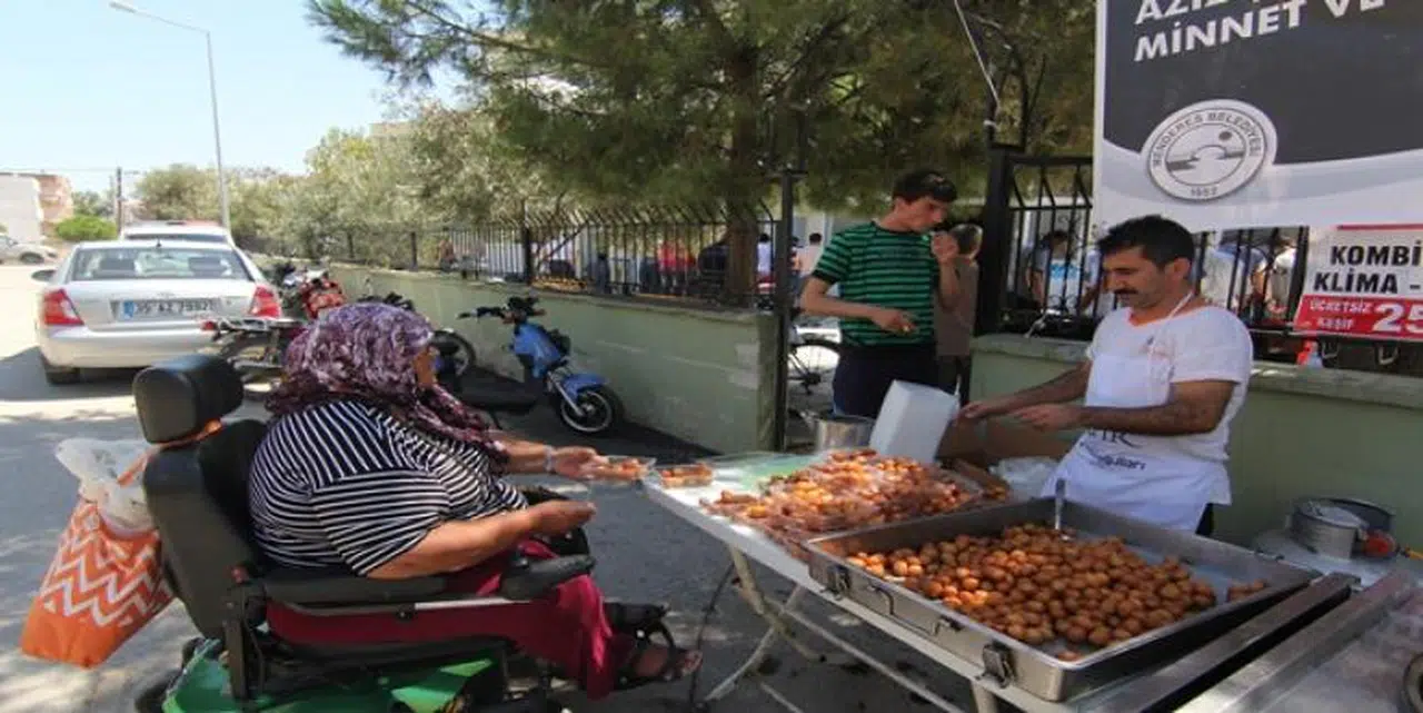 ŞEHİTLER İÇİN LOKMA DÖKTÜRÜLDÜ