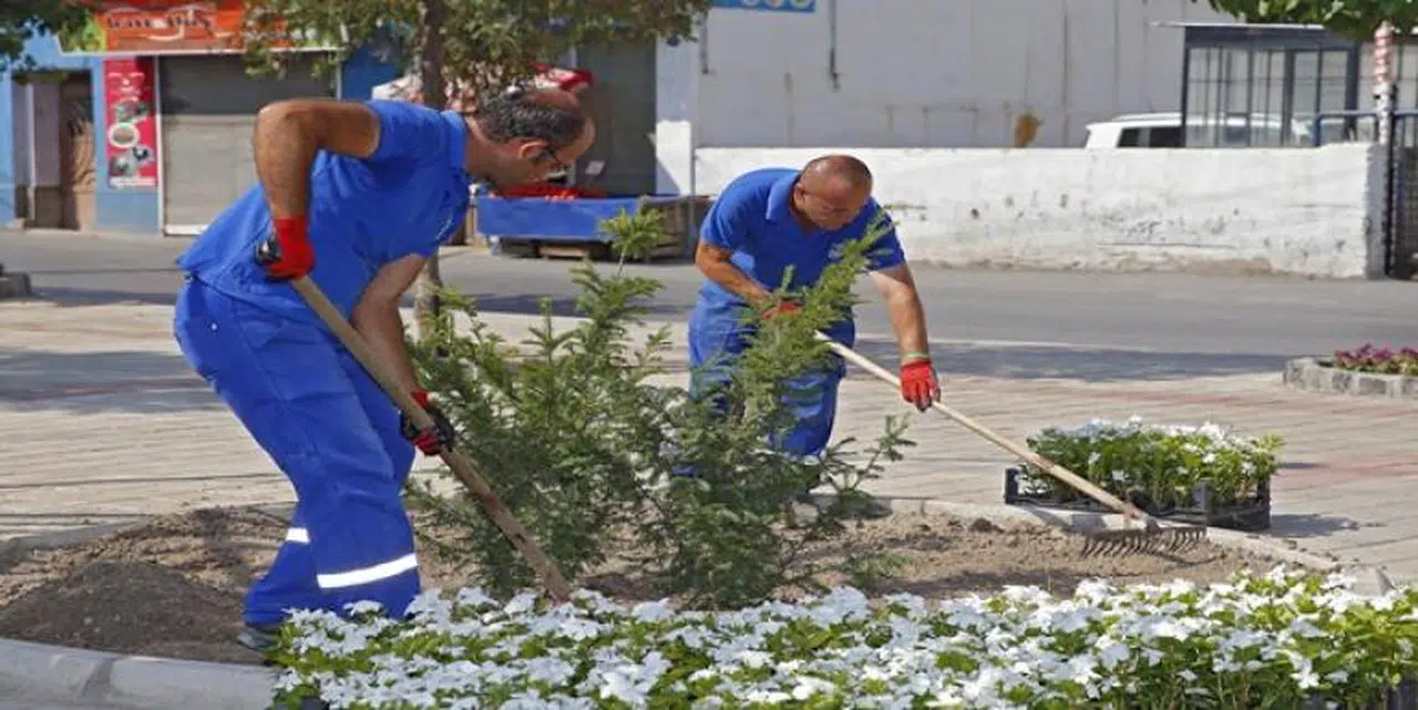 PARKLAR YENİLENİYOR KONAK GÜZELLEŞİYOR