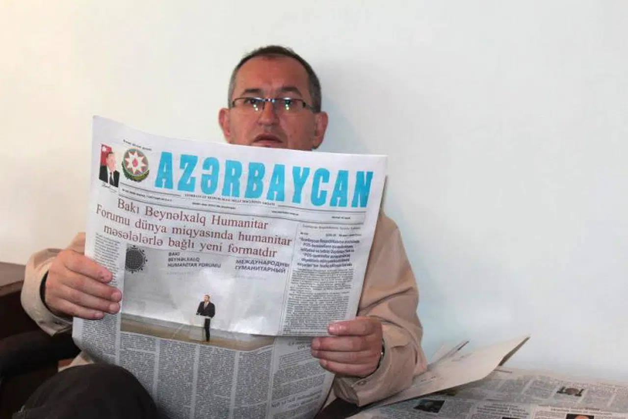 AZERBAYCANLILAR SERTEL’İ DESTEKLİYOR