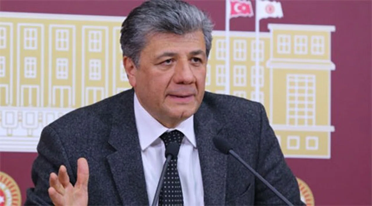 Balbay: “Okullar Bir Aydır Kitapsız”