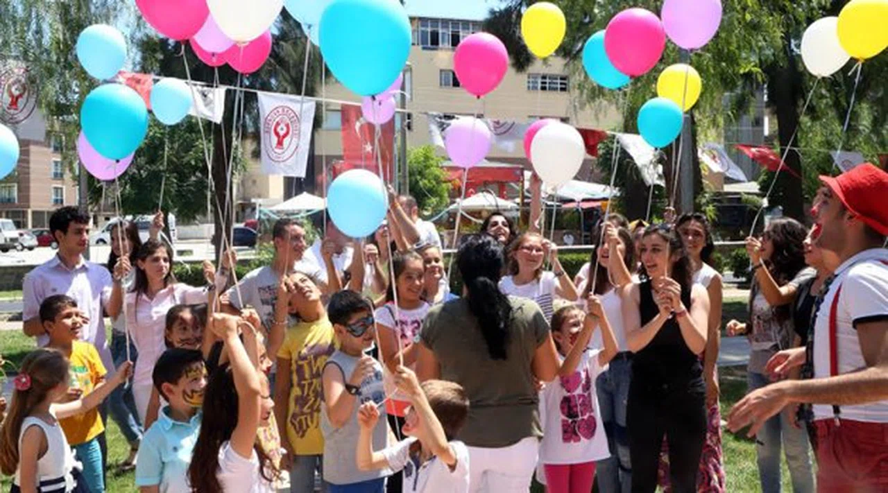 Balonlarla Dileklerini Uçurdular