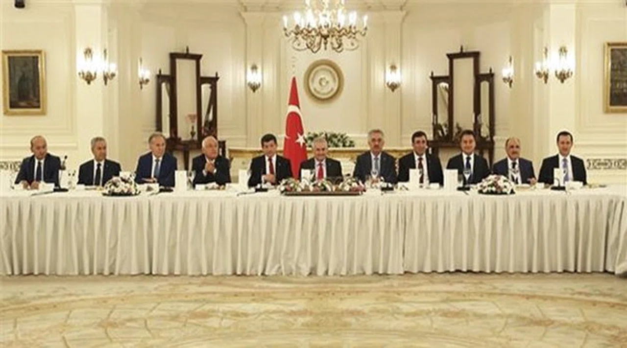 Başbakan Yıldırım AK Parti’li Eski Bakanlarla Buluştu