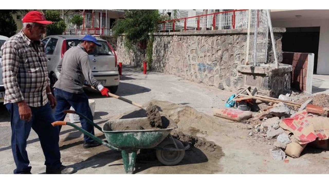Bayraklı’da fen işleri ''harıl harıl'' çalışıyor