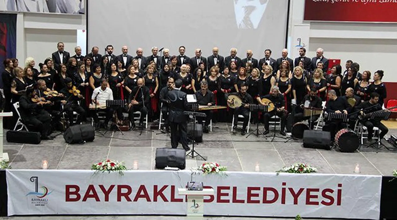 Bayraklı’da Şarkılar Atatürk İçin Söylendi
