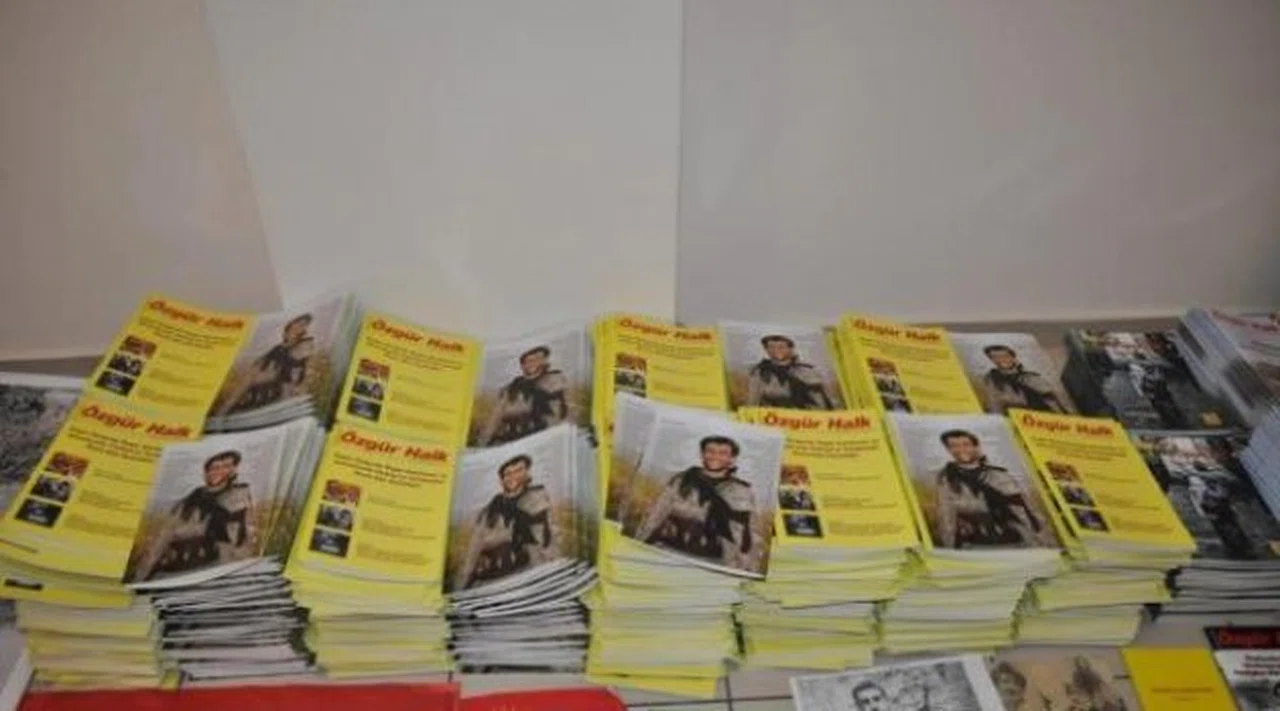 Bayraklı HDP'ye Polis Baskını
