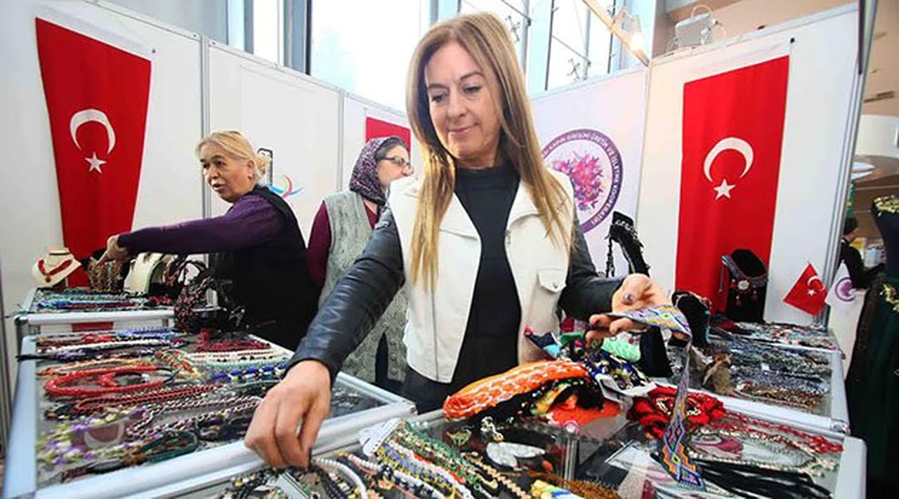 Bayraklı'nın “El Hünerleri” Hediye Fuarında