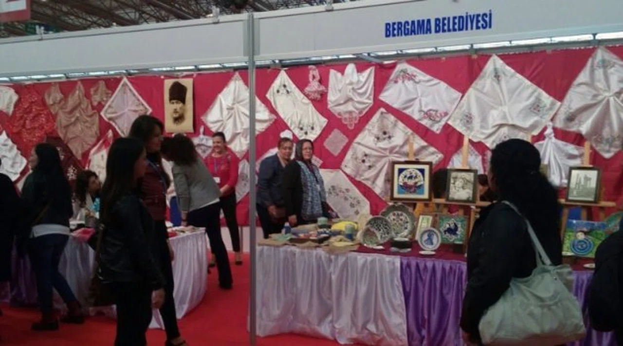 BERGAMALI KADINLAR KADIN EL EMEĞİ FUARINDA