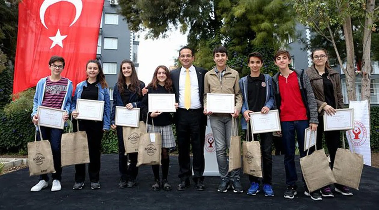Bornova Belediyesi’nden Öğrencilere Büyük Katkı