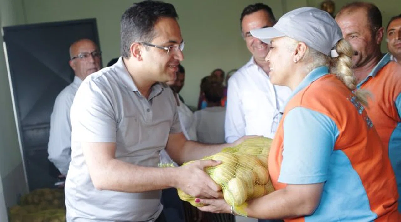 Bornova Belediyesi’nden patates üreticisine destek