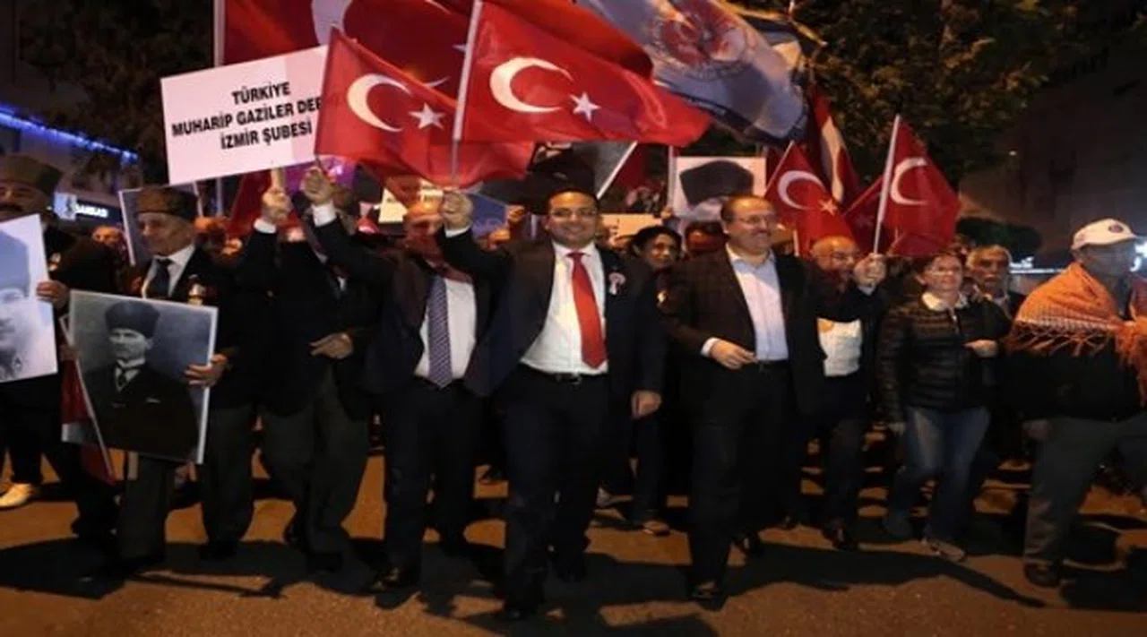 Bornovalılar Cumhuriyet İçin Yürüdü