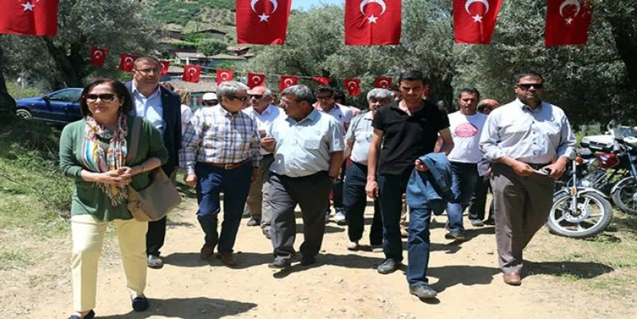 ÇIRAY:  "AKP'NİN UNUTTUĞU KÖYLÜYÜ YİNE MİLLETİN EFENDİSİ YAPACAĞIZ"