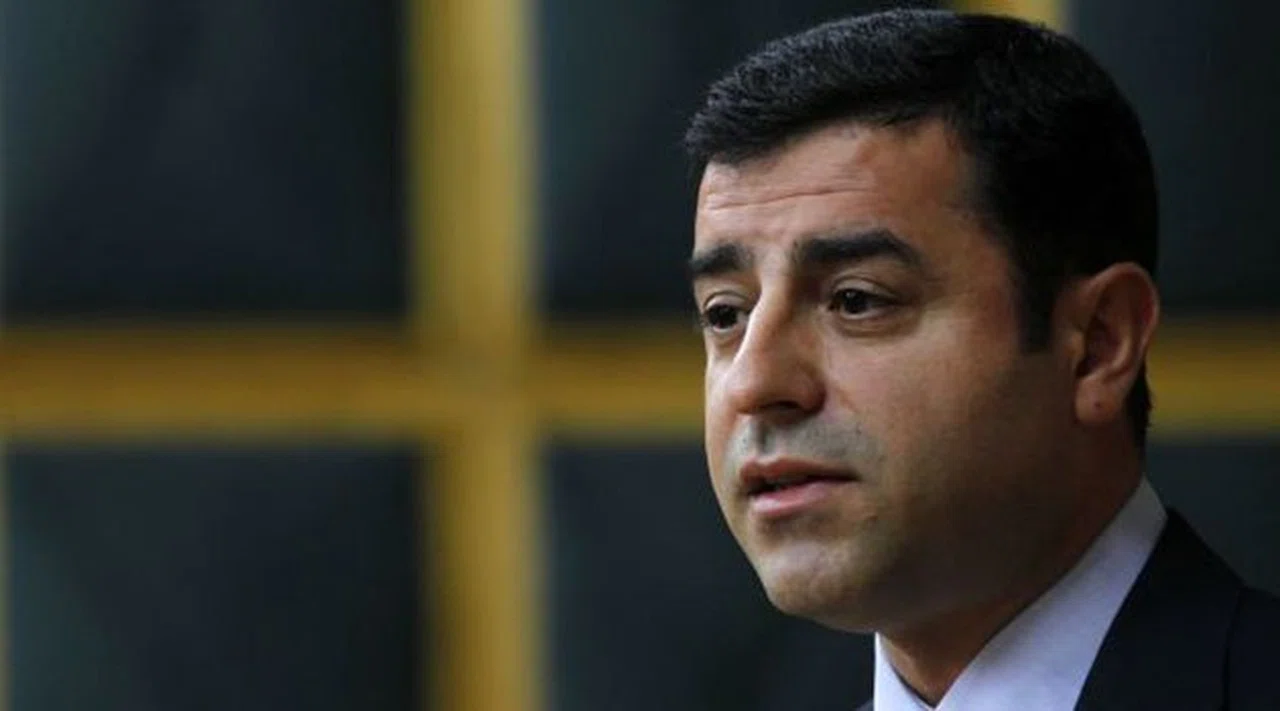 Cezaevindeki Demirtaş'tan İlk Görüntü