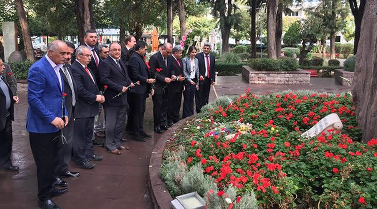 CHP İzmir'den 10 Kasım İçin 2 Ayrı Anma