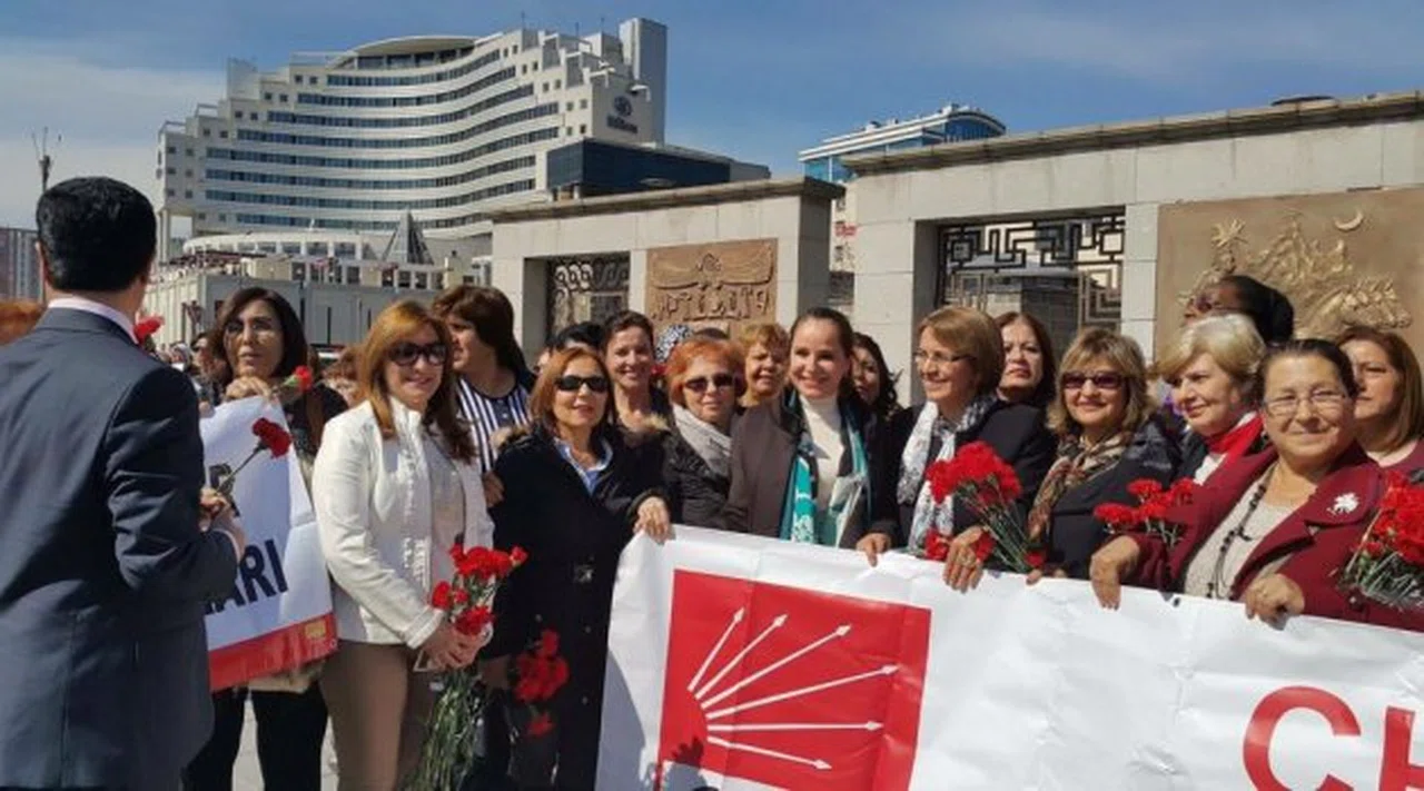 CHP Kadın Kolları, 8 Mart'ı Kayseri'de kutladı