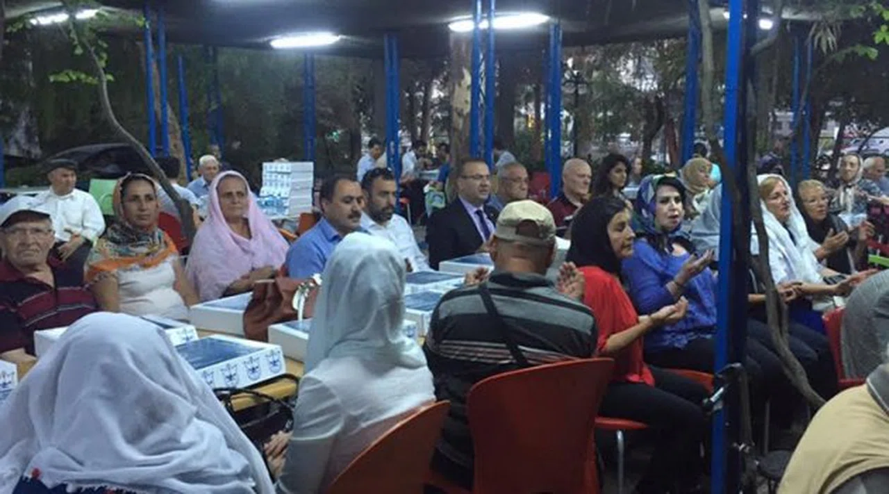 CHP Konak İlçe Örgütü Gürçeşme Huzur Evini Ziyaret Etti