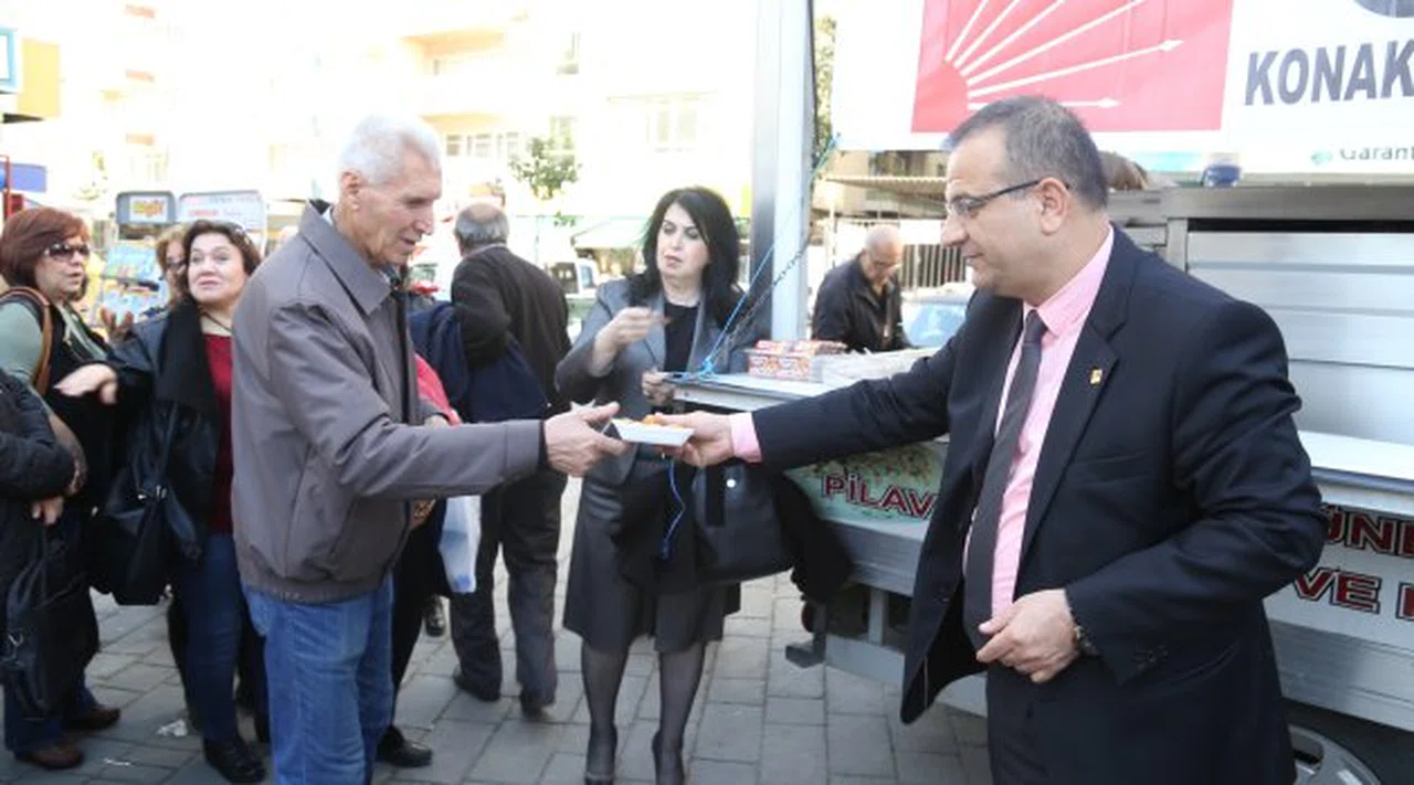 CHP Konak, şehitler için lokma döktürdü