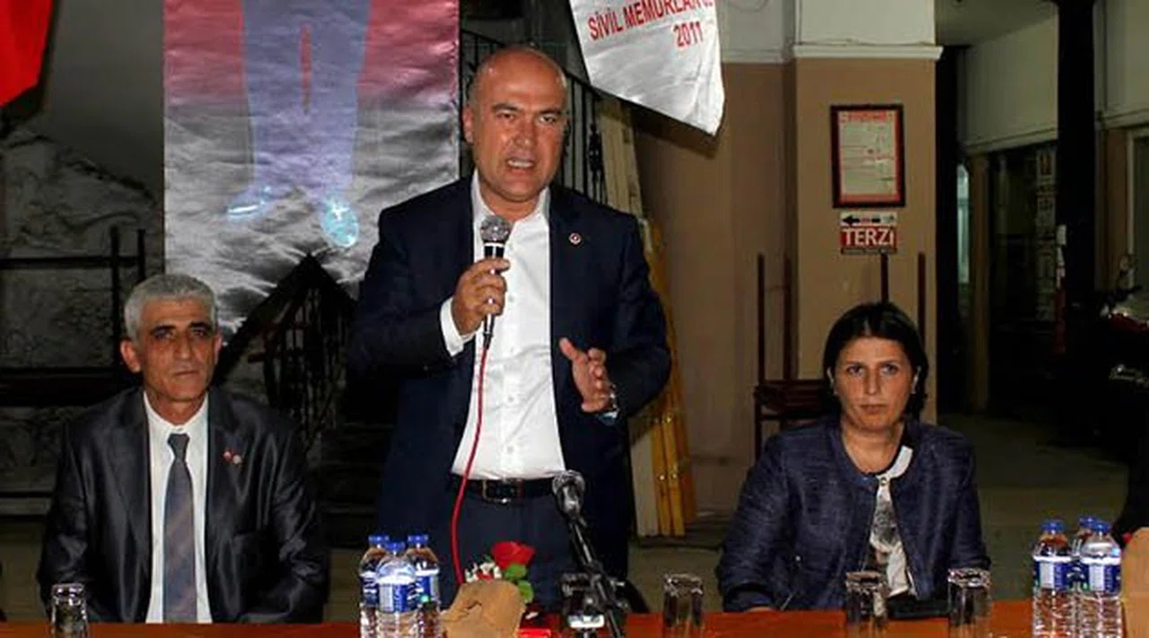 CHP’li Bakan Sivil Memurlarla Buluştu