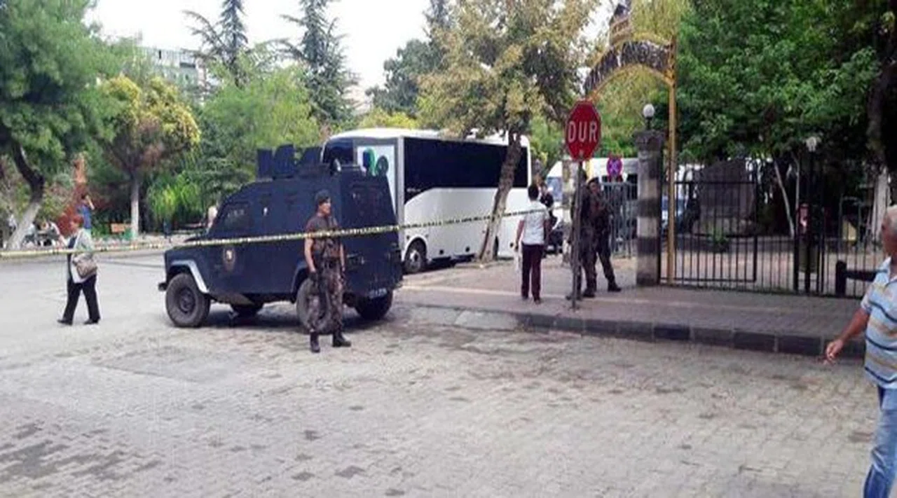Cuma Namazına Bombalı Saldırı Alarmı