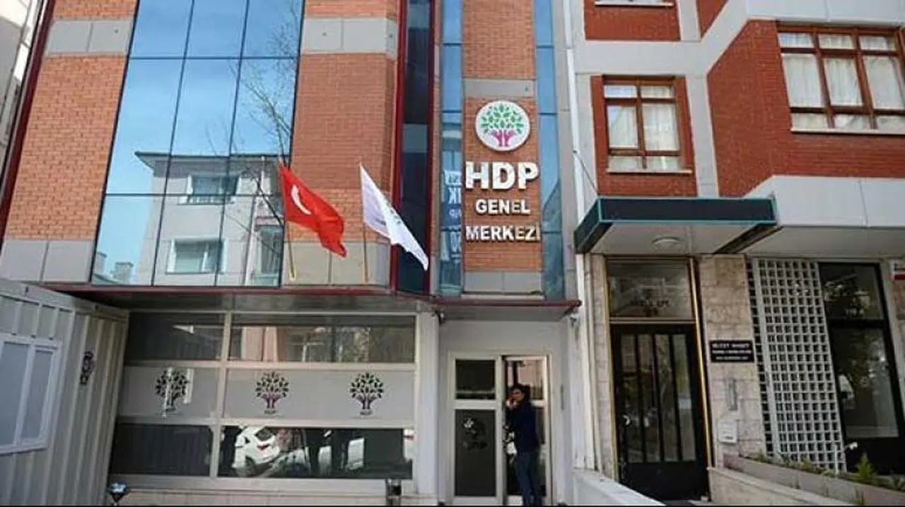 DEMİRTAŞ'A ŞÜPHELİ ÇİÇEK!