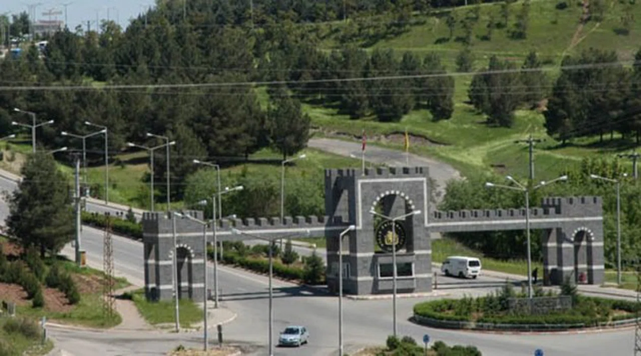 Dicle Üniversitesi'ne Polis Baskını