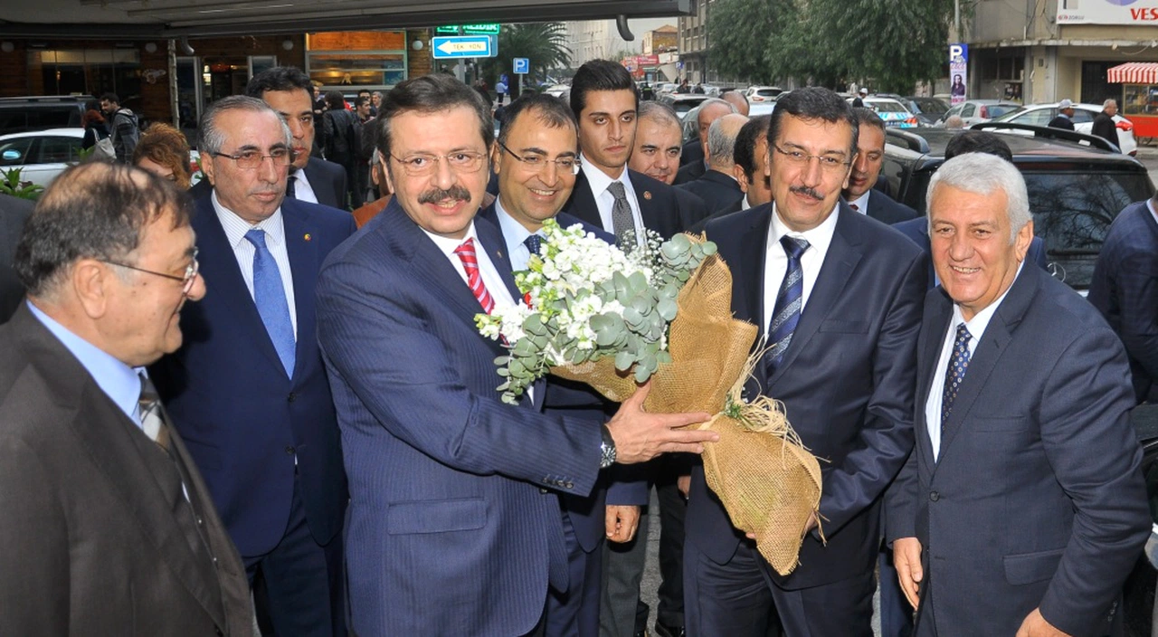 BAKAN TÜFENKCİ ESNAFLA BİR ARAYA GELDİ