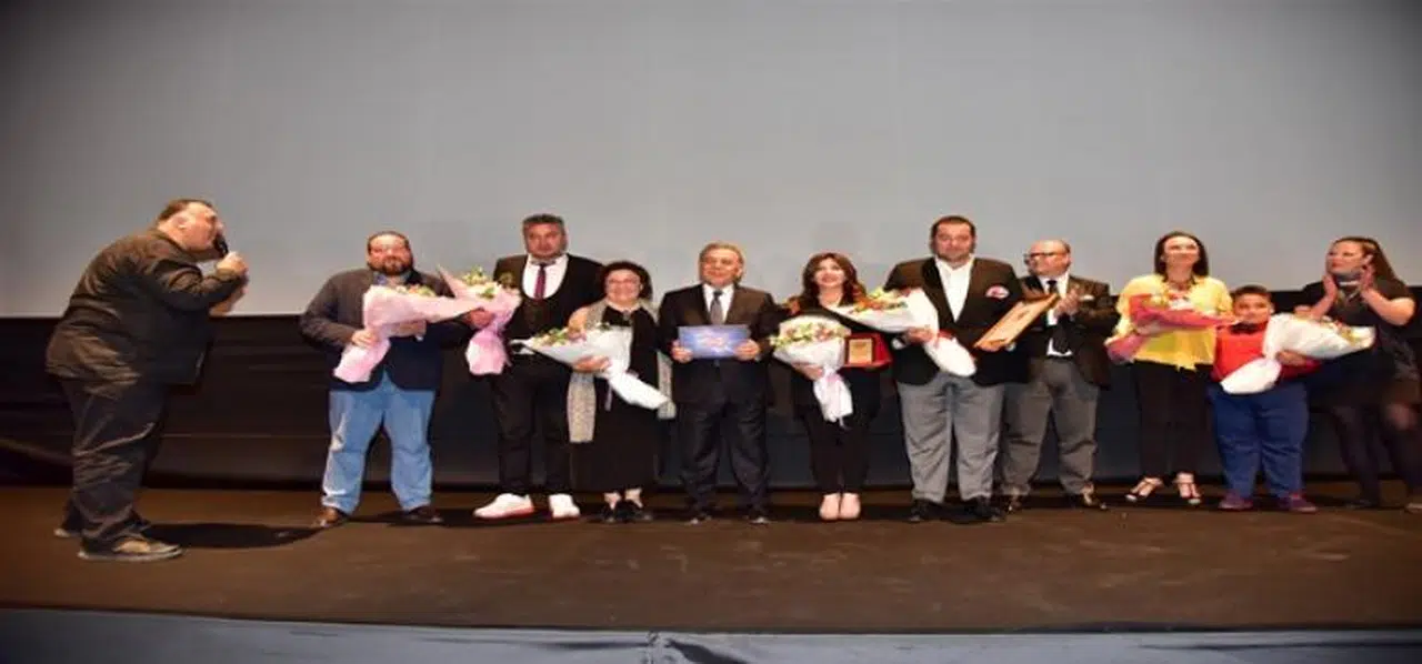 NİYAZİ GÜL’E İZMİR'DE KAHKASI BOL ALKIŞI BOL GALA