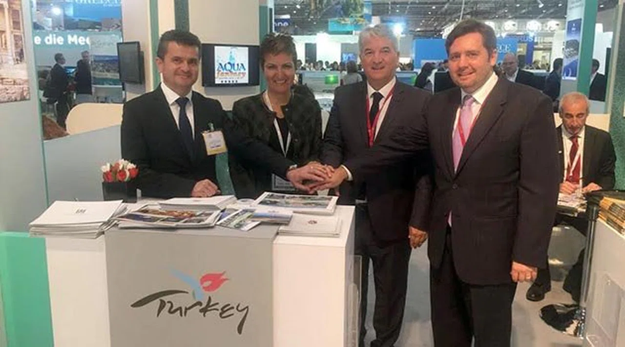 Egeli turizmcilerin Londra Çıkarması