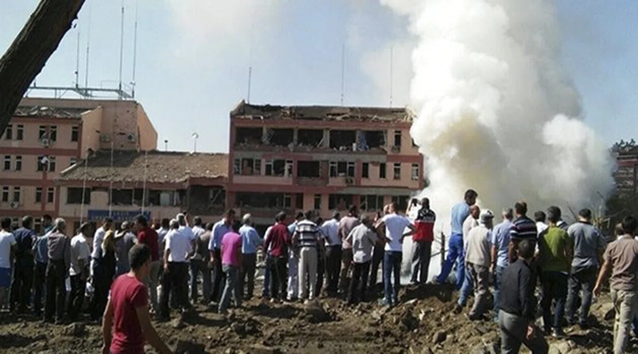 Elazığ'da Terör Saldırısı: Emniyet Müdürlüğünde Patlama