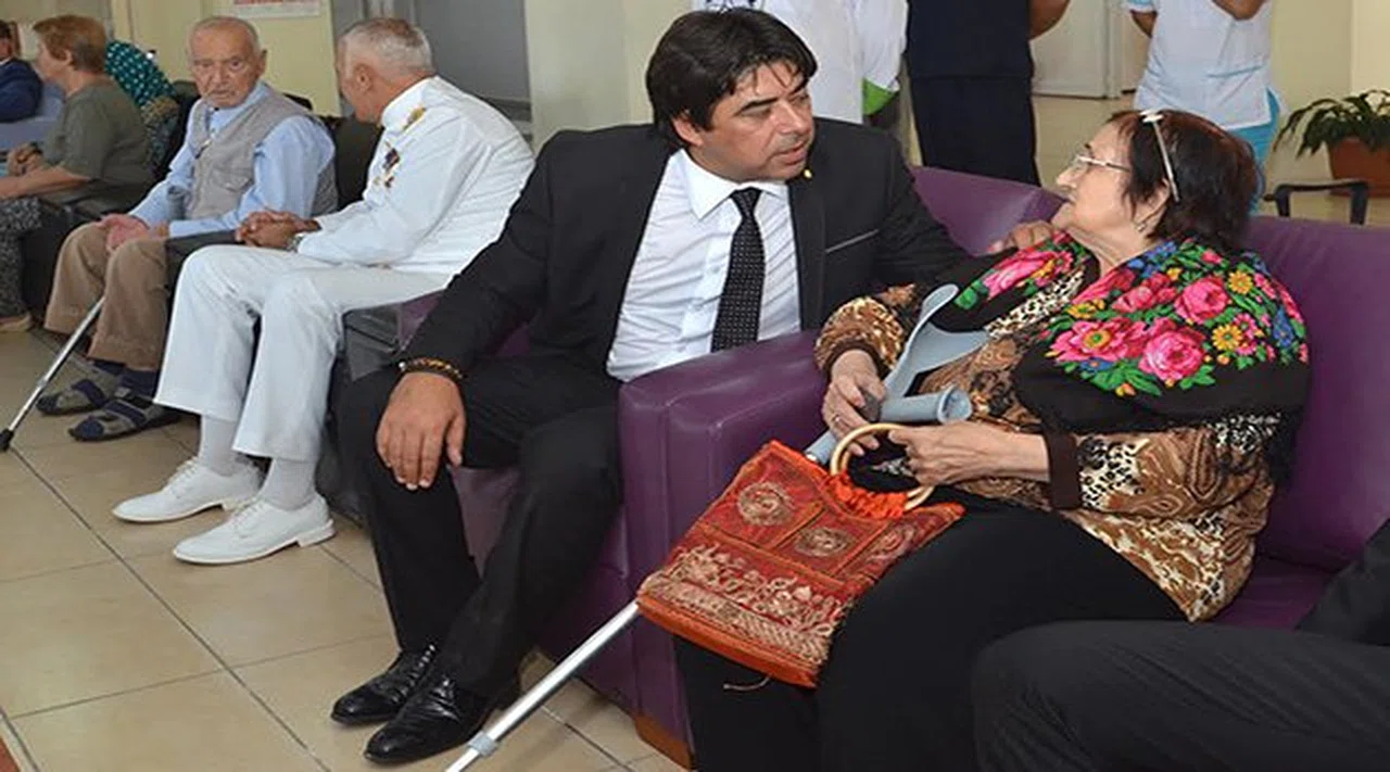 Foça Protokolü, Vatandaşlarla Bayramlaştı