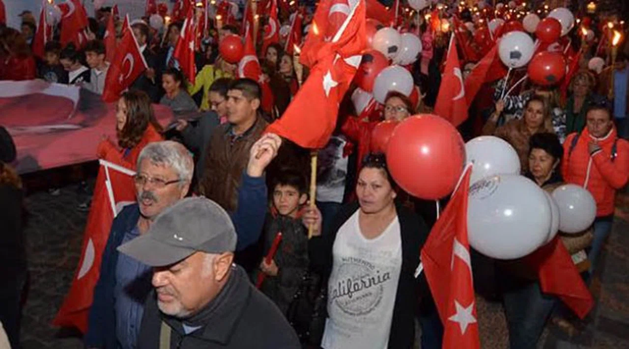 Foça'da 29 Ekim Yürekleri Isıttı