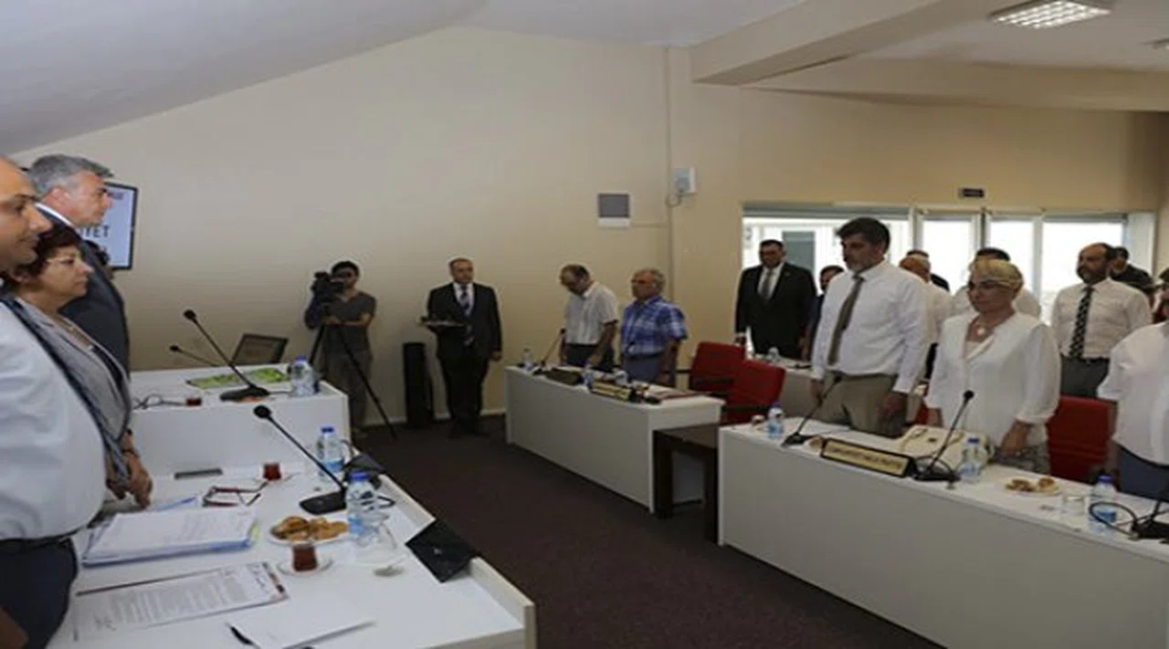 Güzelbahçe meclisinde 15 Temmuz Şehitleri İçin Saygı Duruşu