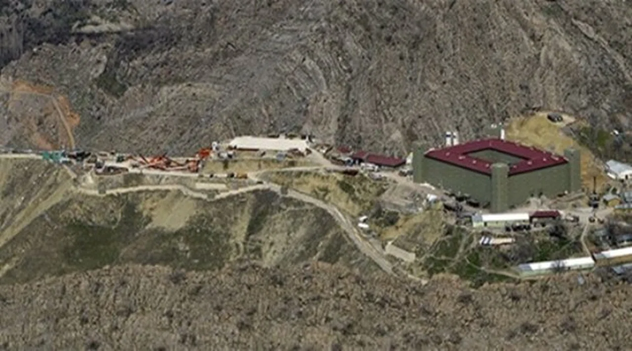 Hakkari'de üs bölgesine uçaksavarlı saldırı