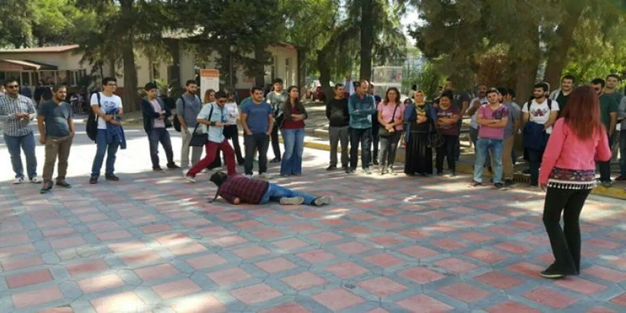 İZMİR HDP’DEN TİYATROLU SEÇİM ÇALIŞMASI