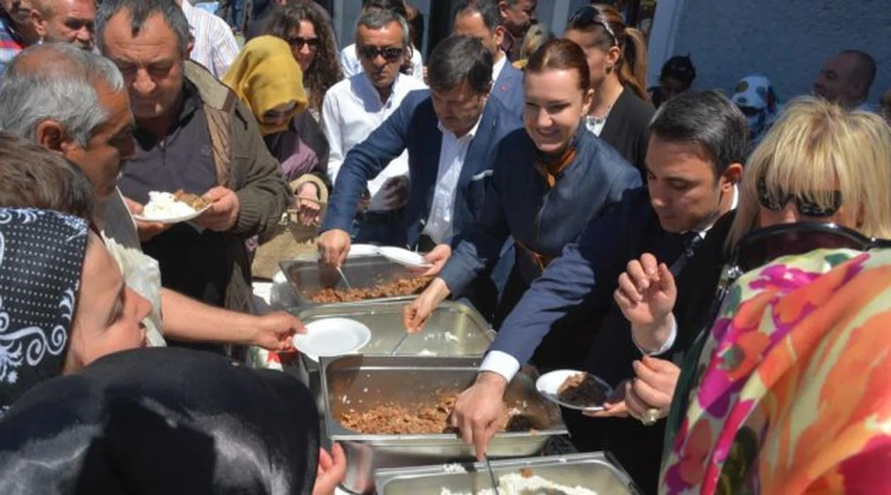 Hotar'dan İzmirliler'e ikram