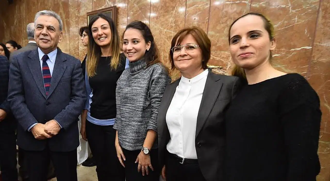 İzmir Büyükşehir’den kadın personele ''8 Mart hediyesi''