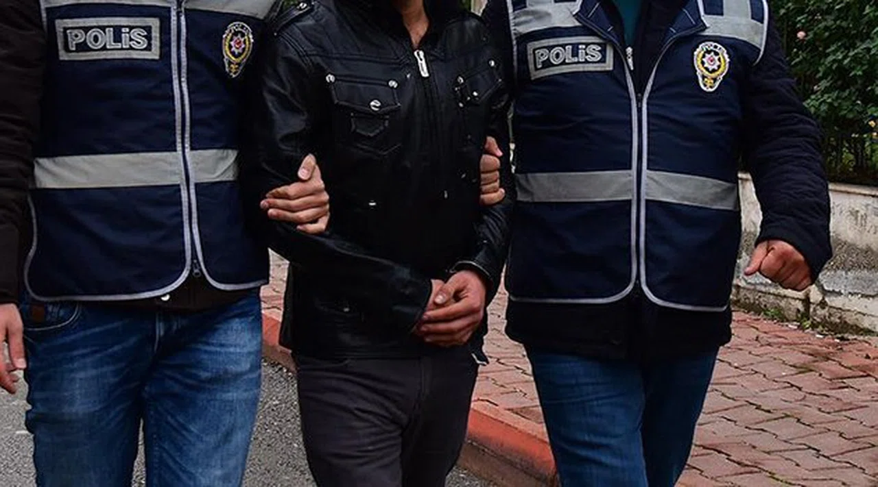 İzmir'de Çifte FETÖ Operasyonu