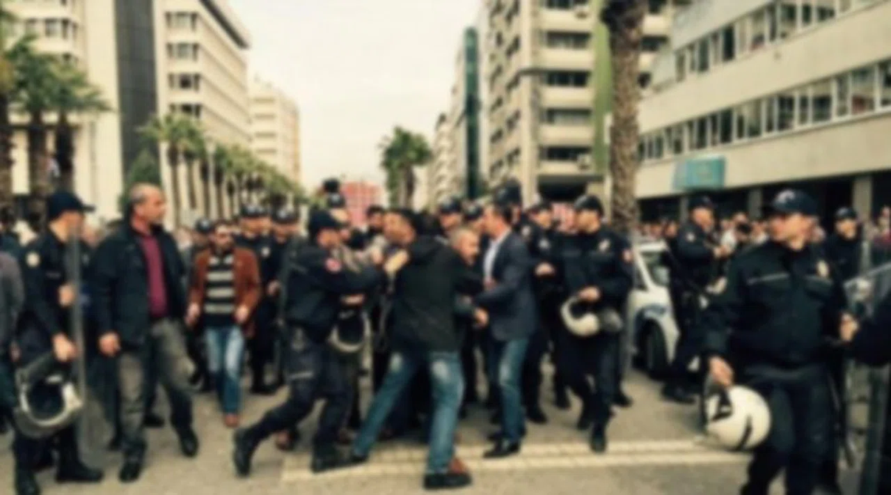 İzmir'de Erdoğan'ı ve Yıldırım'ı Protesto Ettiler