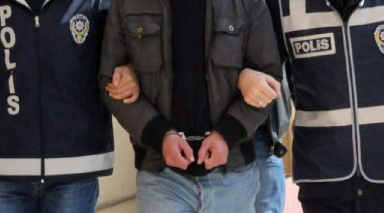 İzmir'de FETÖ'den 10 Gözaltı