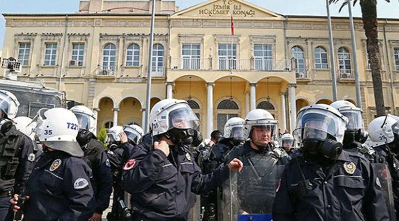 İzmir'deki OHAL Mitingine OHAL Engeli