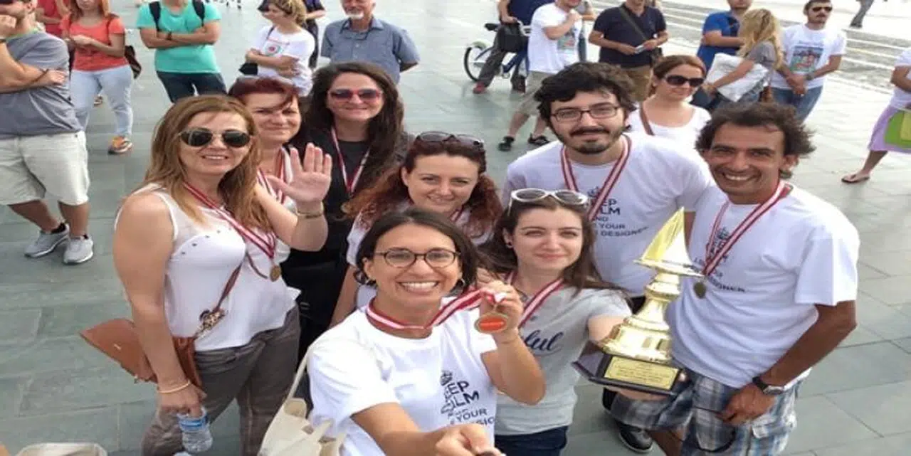 KARTON TEKNE YARIŞINDA İZMİR ÜNİVERSİTESİ’NİN TASARIMI BİRİNCİ OLDU