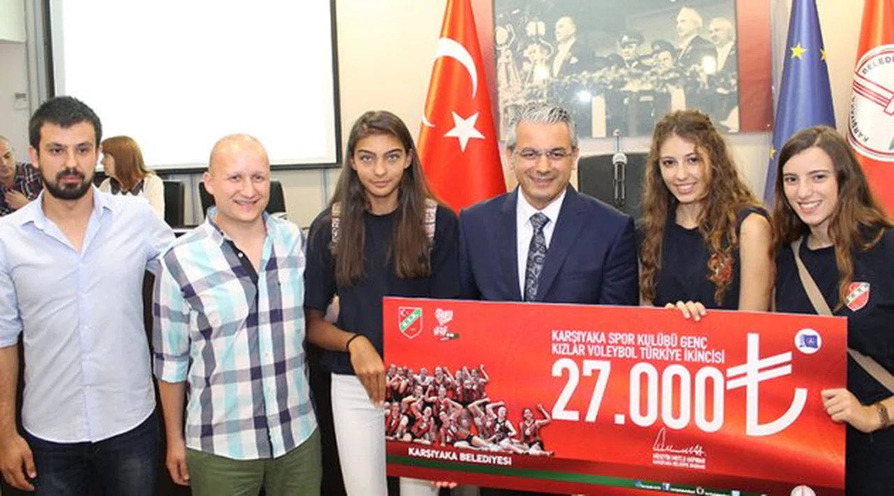 Karşıyaka Belediyesi, Kaf Kaf’ın kızlarını ödüllendirdi