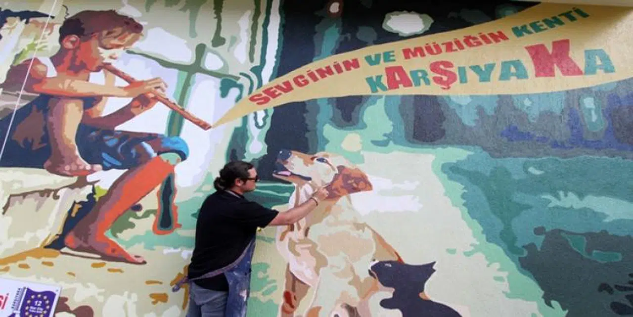 KARŞIYAKA'DA SANAT SOKAĞA TAŞTI