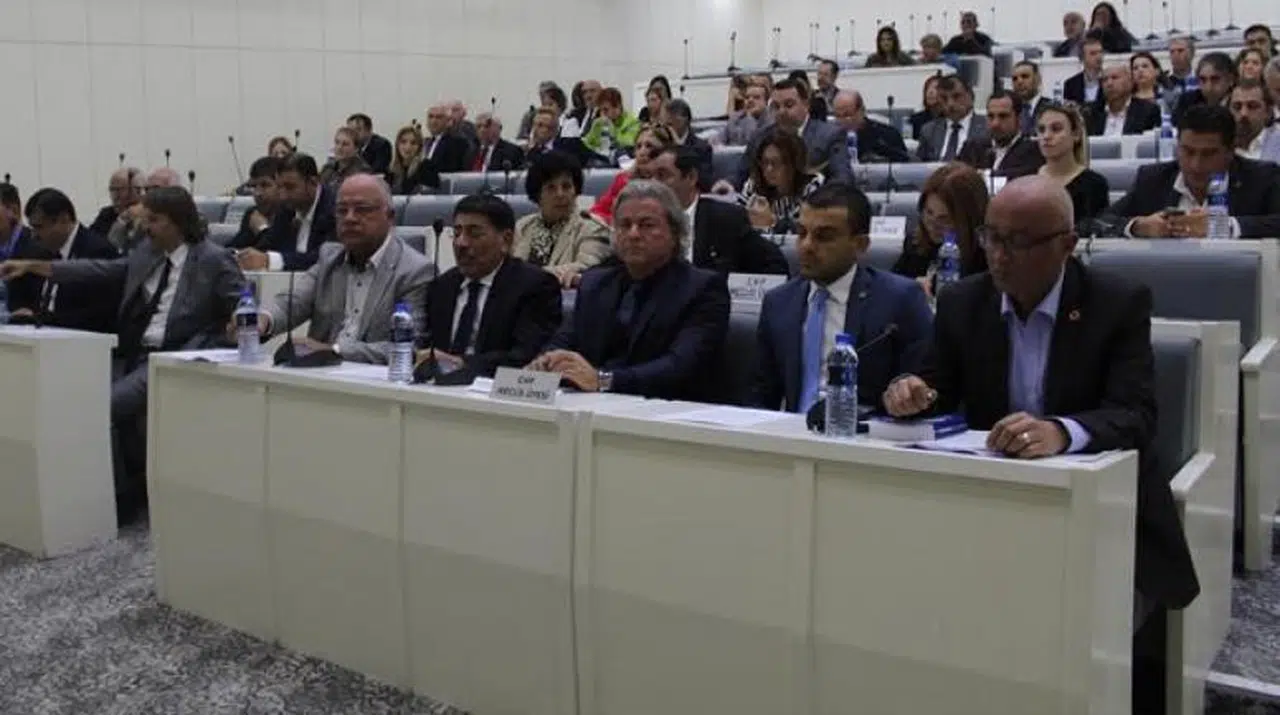 KONAK'TA CHP'Lİ MECLİS ÜYESİ DİSİPLİNE SEVK EDİLDİ